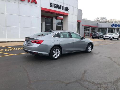 Sterling Gray Metallic 2023 Chevrolet Malibu 1LS