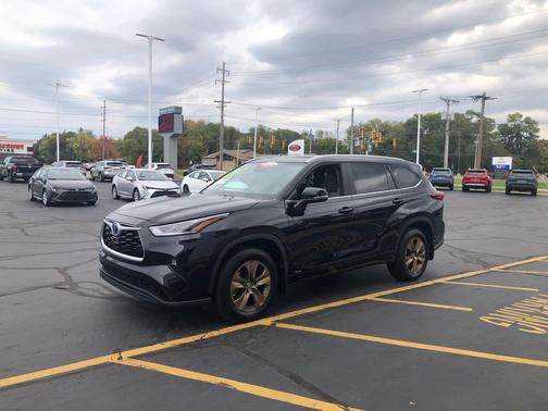 2023 Toyota Highlander Hybrid XLE