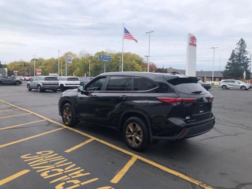 2023 Toyota Highlander Hybrid XLE