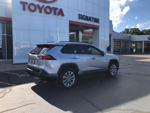 2022 Toyota RAV4 XLE Premium