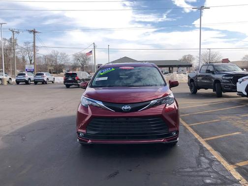 2025 Toyota Sienna XLE