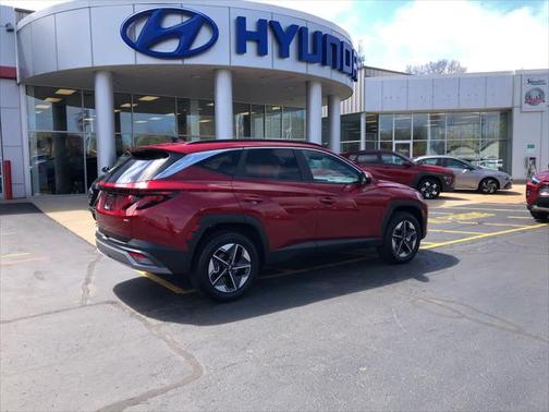 2025 Hyundai TUCSON SEL