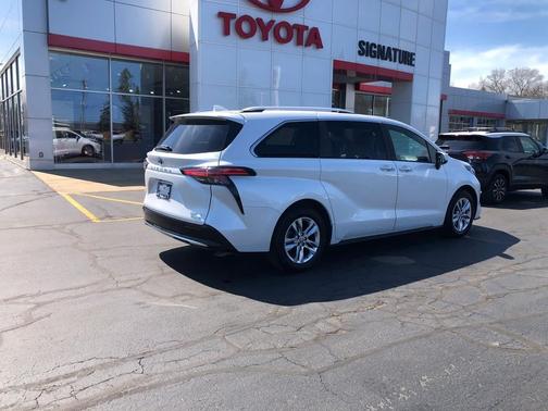 Wind Chill Pearl 2024 Toyota Sienna Limited
