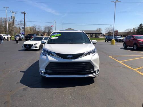 Wind Chill Pearl 2024 Toyota Sienna Limited