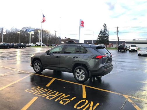2023 Toyota RAV4 Hybrid LE