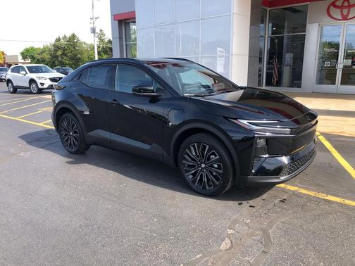 Midnight Black Metallic 2026 Toyota C-HR XSE