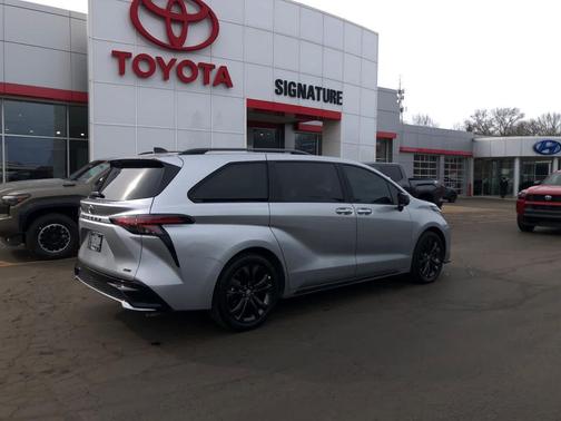 2025 Toyota Sienna XSE 7 Passenger