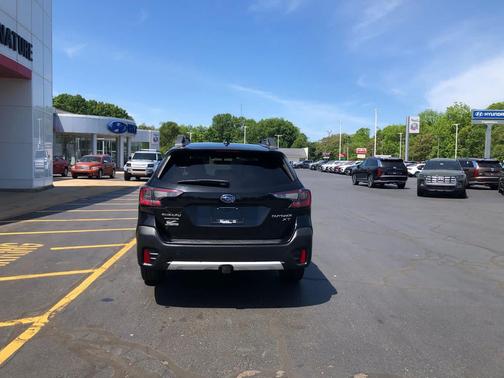 Crystal Black Silica 2020 Subaru Outback Limited XT