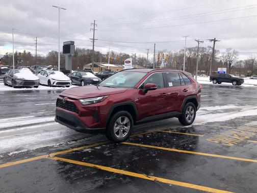 2025 Toyota RAV4 XLE