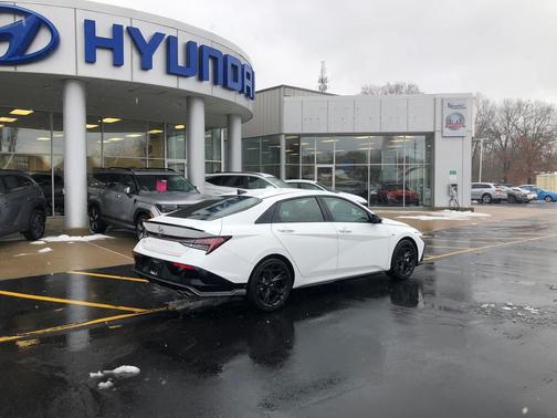 Atlas White 2026 Hyundai ELANTRA SE