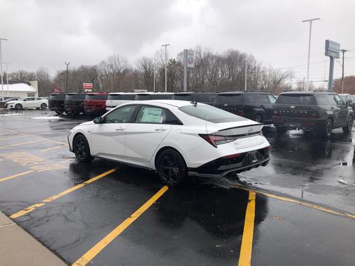 Atlas White 2026 Hyundai ELANTRA SE