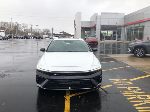 Atlas White 2026 Hyundai ELANTRA SE