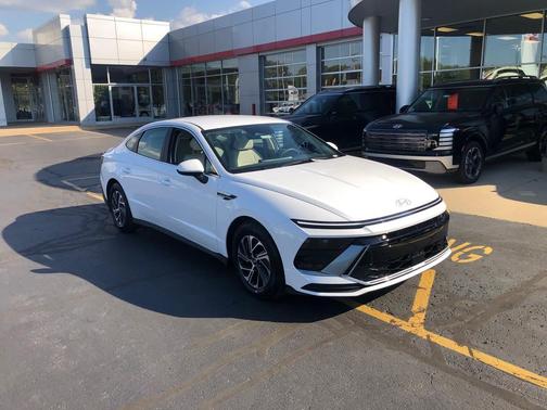 2026 Hyundai SONATA Hybrid Base