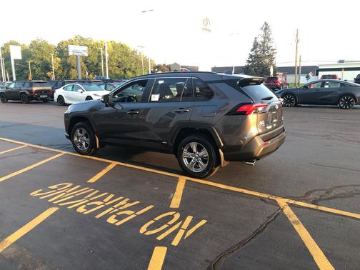2025 Toyota RAV4 Hybrid LE
