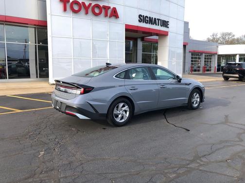 Transmission Blue 2025 Hyundai SONATA SE