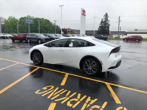 2025 Toyota Prius XLE