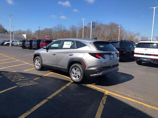Shimmering Silver 2026 Hyundai TUCSON SE