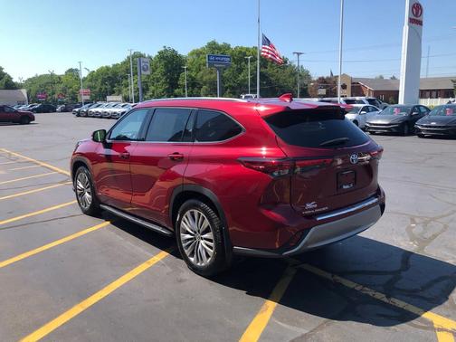 Ruby Flare Pearl 2021 Toyota Highlander Hybrid Platinum