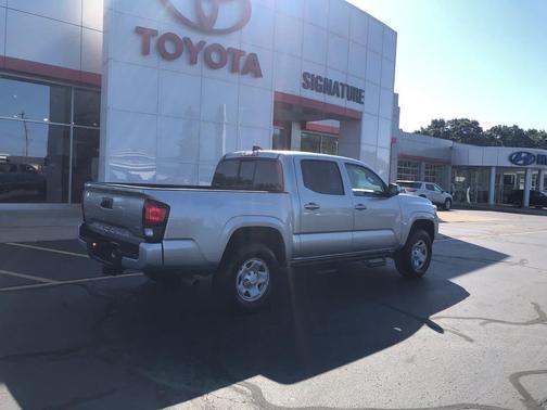 2022 Toyota Tacoma SR