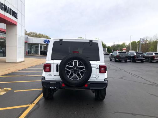Bright White Clearcoat 2025 Jeep Wrangler 4-Door Sahara 4x4