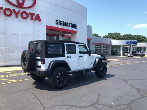 Bright White Clearcoat 2018 Jeep Wrangler JK Unlimited Sport