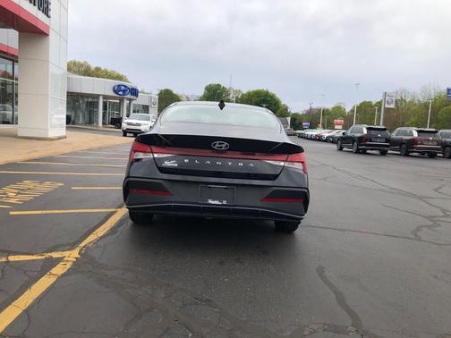 Abyss Black 2024 Hyundai ELANTRA SEL