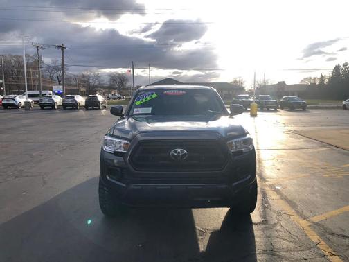 2022 Toyota Tacoma SR
