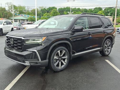 Crystal Black Pearl 2024 Honda Pilot
