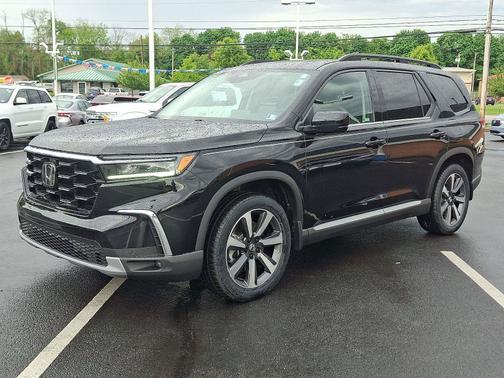 Crystal Black Pearl 2024 Honda Pilot