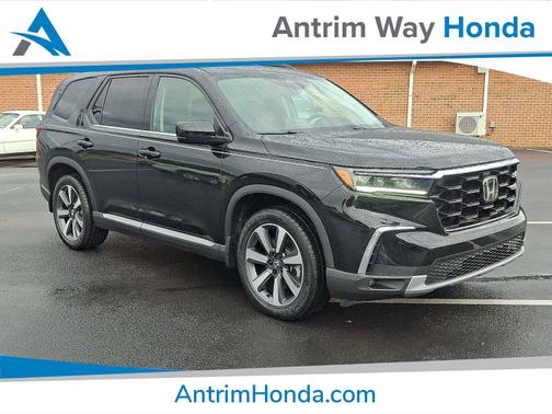 Crystal Black Pearl 2024 Honda Pilot