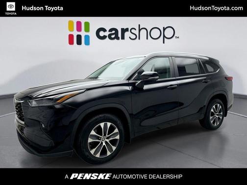 Midnight Black Metallic 2023 Toyota Highlander XLE