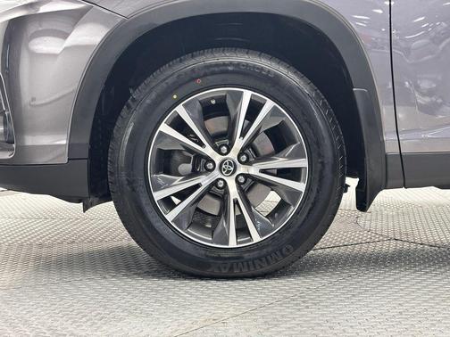 Predawn Gray Mica 2019 Toyota Highlander LE Plus