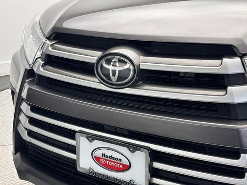 Predawn Gray Mica 2019 Toyota Highlander LE Plus
