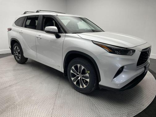 2026 Toyota Highlander Hybrid XLE