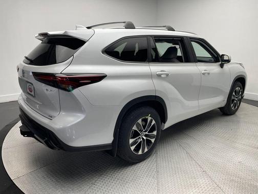 2026 Toyota Highlander Hybrid XLE