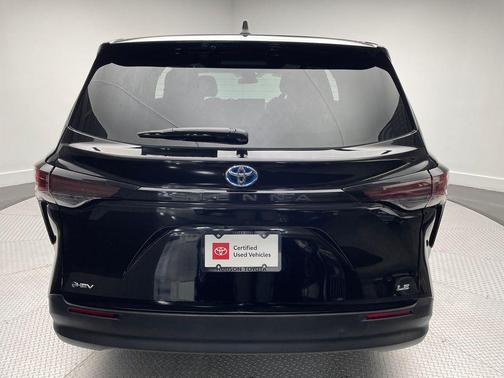 2025 Toyota Sienna LE