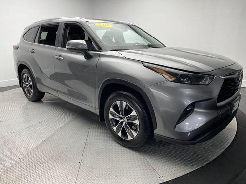 2025 Toyota Highlander XLE