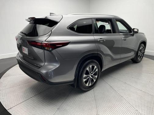2025 Toyota Highlander XLE