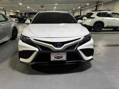 Ice Cap 2024 Toyota Camry Hybrid SE