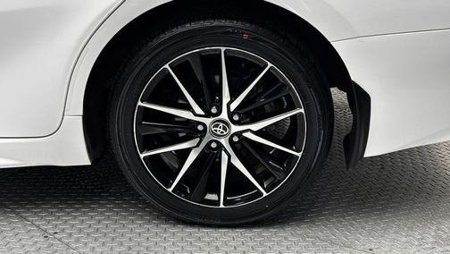 Ice Cap 2024 Toyota Camry Hybrid SE