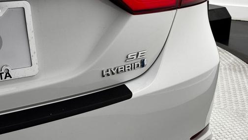 Ice Cap 2024 Toyota Camry Hybrid SE