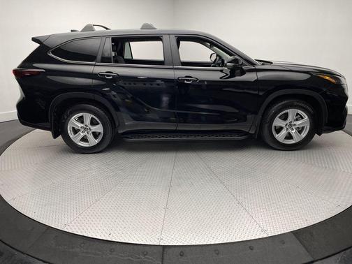 2025 Toyota Highlander LE