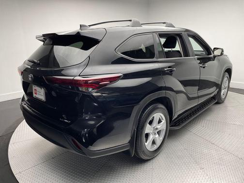 2025 Toyota Highlander LE