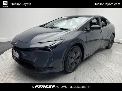 2025 Toyota Prius LE