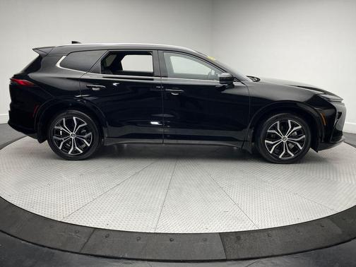 2025 Toyota Crown Signia XLE