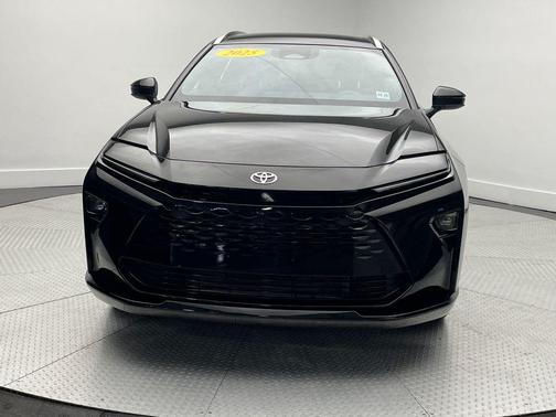 2025 Toyota Crown Signia XLE