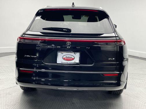 2025 Toyota Crown Signia XLE