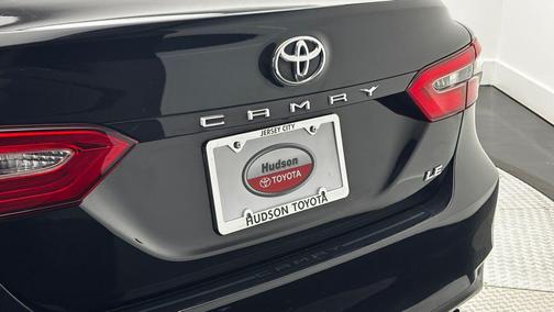 Midnight Black Metallic 2018 Toyota Camry LE