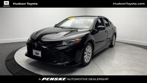 Midnight Black Metallic 2018 Toyota Camry LE