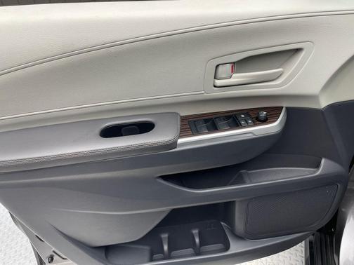 2023 Toyota Sienna LE